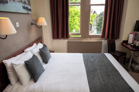 Double Room | Desk, iron/ironing board, free WiFi, bed sheets