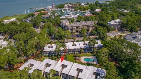 Perfectly Positioned - Our condo offers unbeatable proximity to both the picturesque Harbour Town Marina and the legendary Harbour Town Golf Course—ideal for those looking to explore the best of Hilton Head Island.