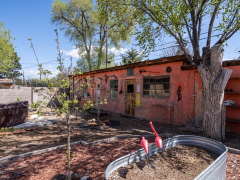 House (2 Bedrooms) | Property amenity