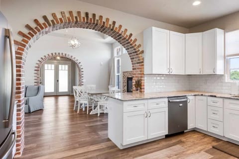 House, 3 Bedrooms | Private kitchen | Fridge, oven, stovetop, coffee/tea maker
