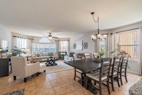 Deluxe Condo | 3 bedrooms, iron/ironing board, free WiFi, bed sheets
