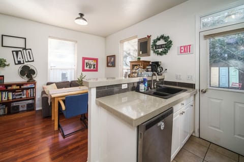 Full well stocked kitchen for all your cooking and dine-in needs