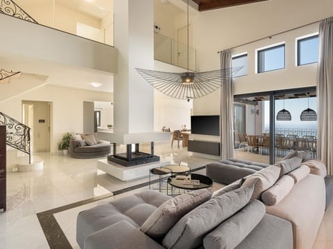 House | 9 bedrooms, soundproofing