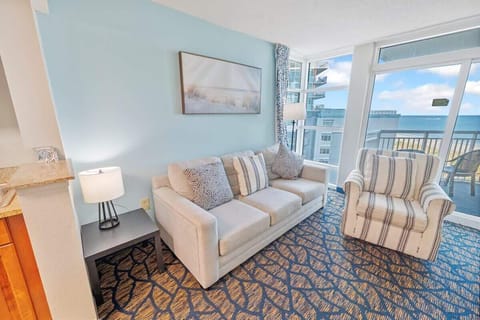 Living Room with Stunning Views☀️