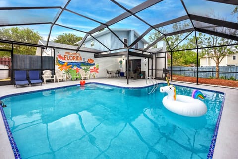pool enclosures for sun and mosquito protection