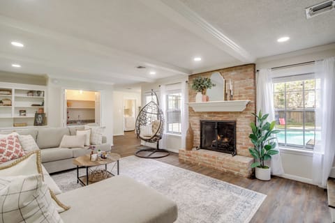 House (6 Bedrooms) | Interior