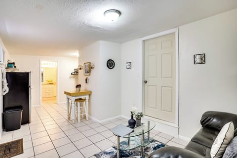 Apartment (1 Bedroom) | Living area | TV