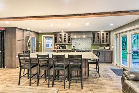 House (5 Bedrooms) | Interior