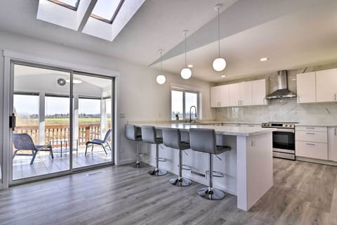 House (5 Bedrooms) | Interior