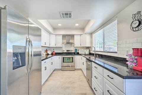 House (5 Bedrooms) | Interior