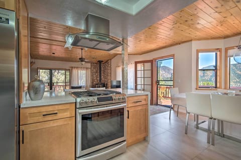 House (3 Bedrooms) | Private kitchen | Microwave, oven, stovetop, dishwasher