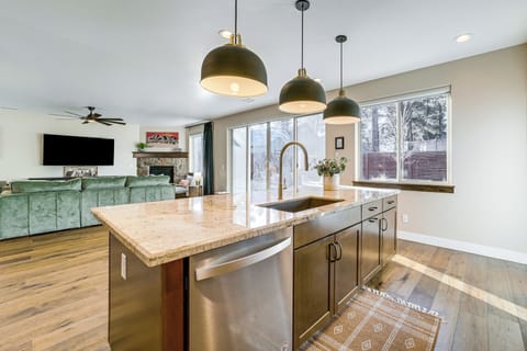 House (4 Bedrooms) | Interior