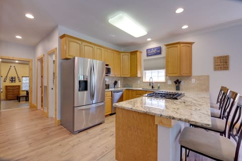 House (5 Bedrooms) | Interior