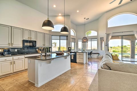 House (5 Bedrooms) | Interior