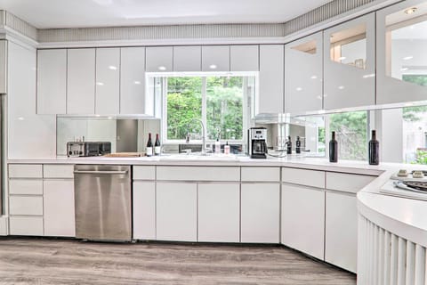 House (5 Bedrooms) | Interior