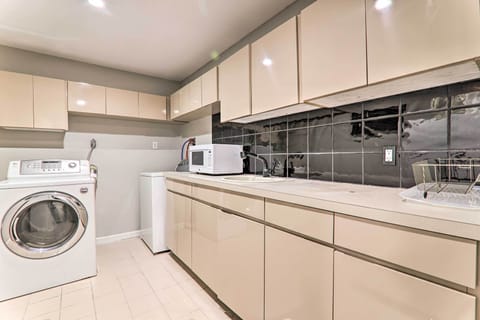 House (5 Bedrooms) | Interior