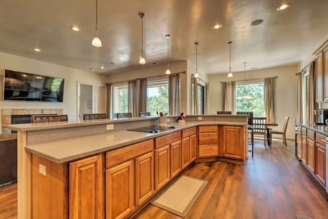 House (6 Bedrooms) | Interior