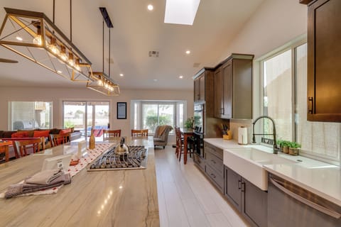 House (5 Bedrooms) | Interior