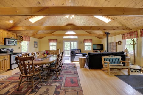 House (5 Bedrooms) | Interior