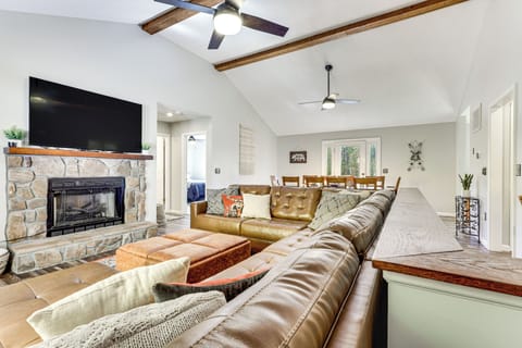 House (6 Bedrooms) | Interior