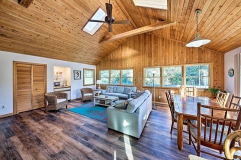House (5 Bedrooms) | Interior