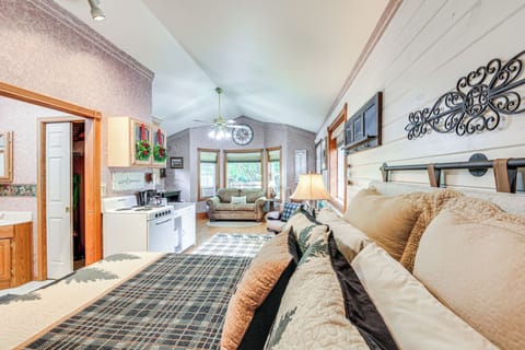 Apartment (0 Bedroom) | Interior