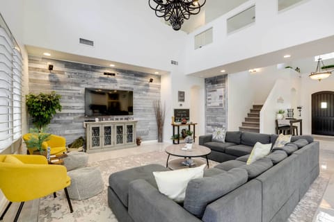 House (5 Bedrooms) | Interior
