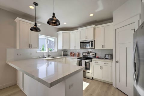 House (4 Bedrooms) | Interior