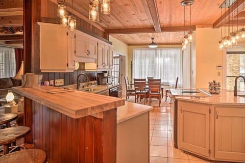 House (4 Bedrooms) | Interior