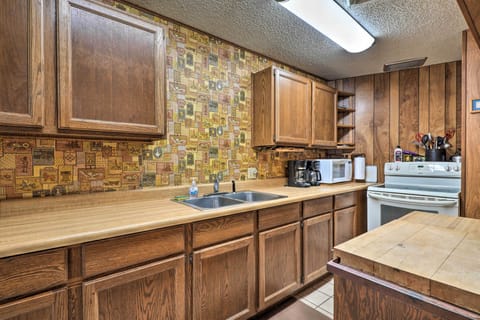 House (5 Bedrooms) | Interior