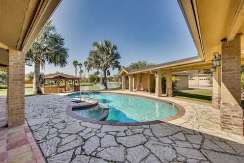 House (5 Bedrooms) | Front of property