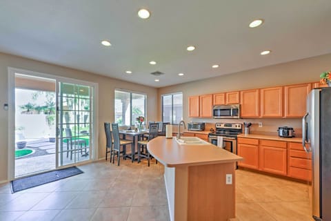 House (5 Bedrooms) | Interior