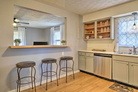 House (2 Bedrooms) | Interior