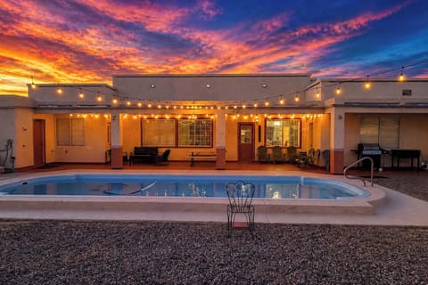 House (4 Bedrooms) | Front of property
