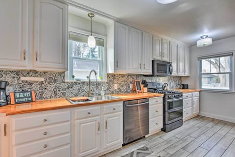 House (5 Bedrooms) | Interior