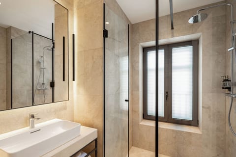 Junior Suite | Bathroom | Shower, rainfall showerhead, designer toiletries, hair dryer
