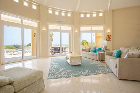 House | 5 bedrooms, desk