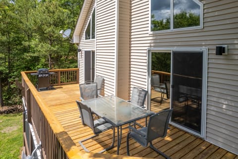 Outdoor Dining Area - Outdoor dining table and gas grill