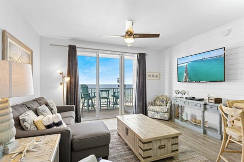 23-Majestic-Sun-406A-Living