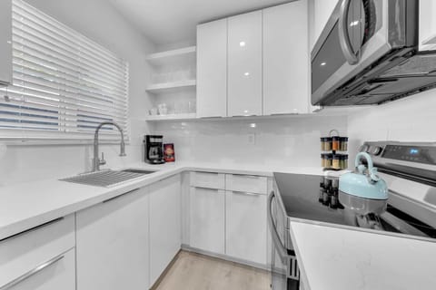 Enjoy the versatility of our kitchen, designed to meet your needs whether you're planning a gourmet masterpiece or opting for a fuss-free meal.