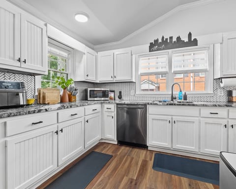 Kitchen - Ninja Dual Air Fryer, Samsung Microwave