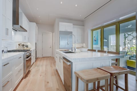 09ec2a22-12cc-46e2-a28a-d1f0362e782c