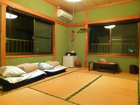 Basic Twin Room, Shared Bathroom | Desk, laptop workspace, iron/ironing board (on request), WiFi (free)