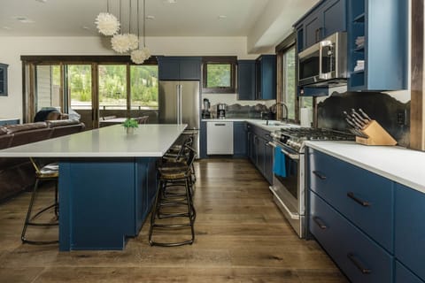 Island seating for 6 