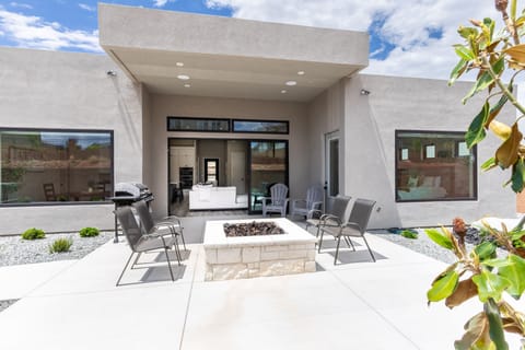 House, 2 Bedrooms | Terrace/patio