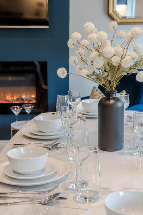 Apartment | Dining