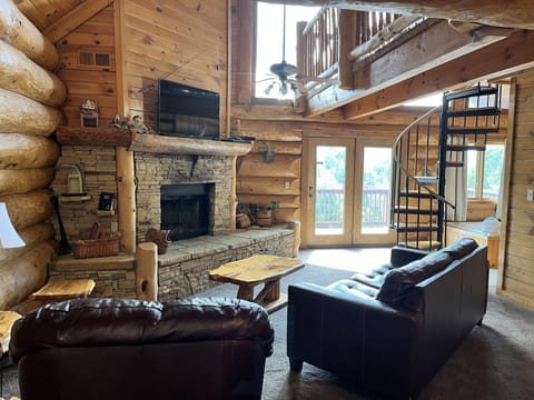 Cabin, 2 Bedrooms | Living area