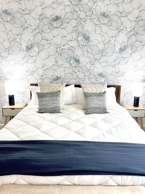 Master bedroom (King bed - memory foam mattress)