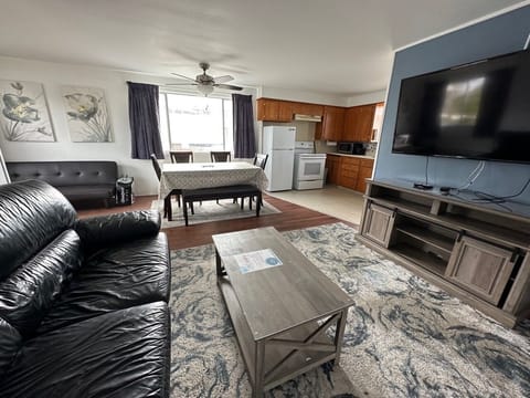 Desk, laptop workspace, free WiFi, bed sheets