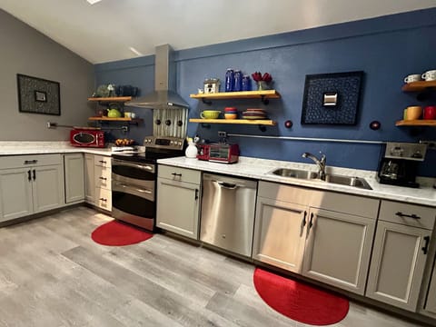 Full Service Kitchen